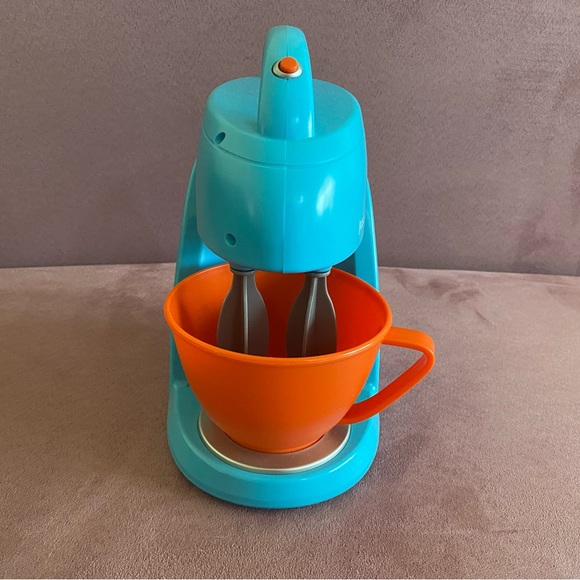 Kids Pretend Kitchen Stand Mixer Toy with Moving Parts and Sound Effects - Picture 3 of 3